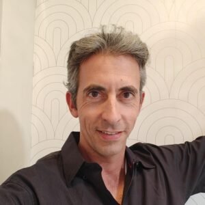 יהונתן ריבן, מתכנן כלכלי למשפחות, מחייך